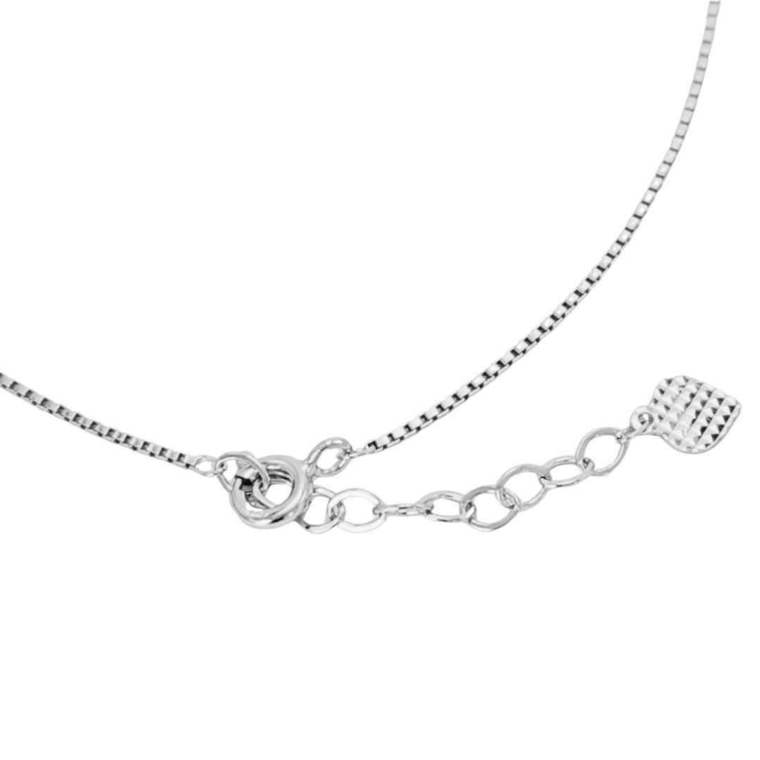 Close-up of 925 sterling silver adjustable necklace clasp with extension chain — durable spring-ring closure with textured tag, showcasing the fine craftsmanship and quality hallmark of Ploutos Jewellery’s minimalist silver designs.