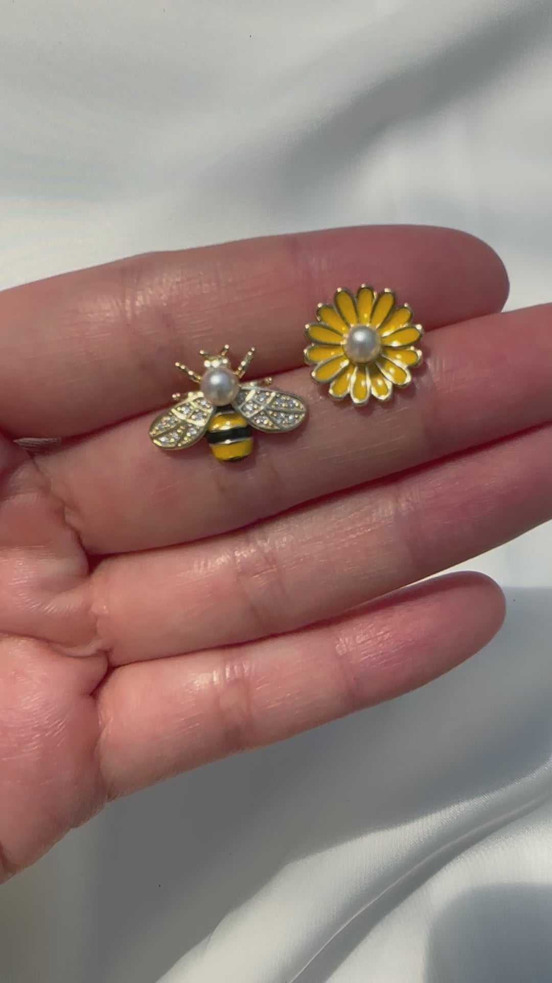 Bee & Bloom Pearl Studs