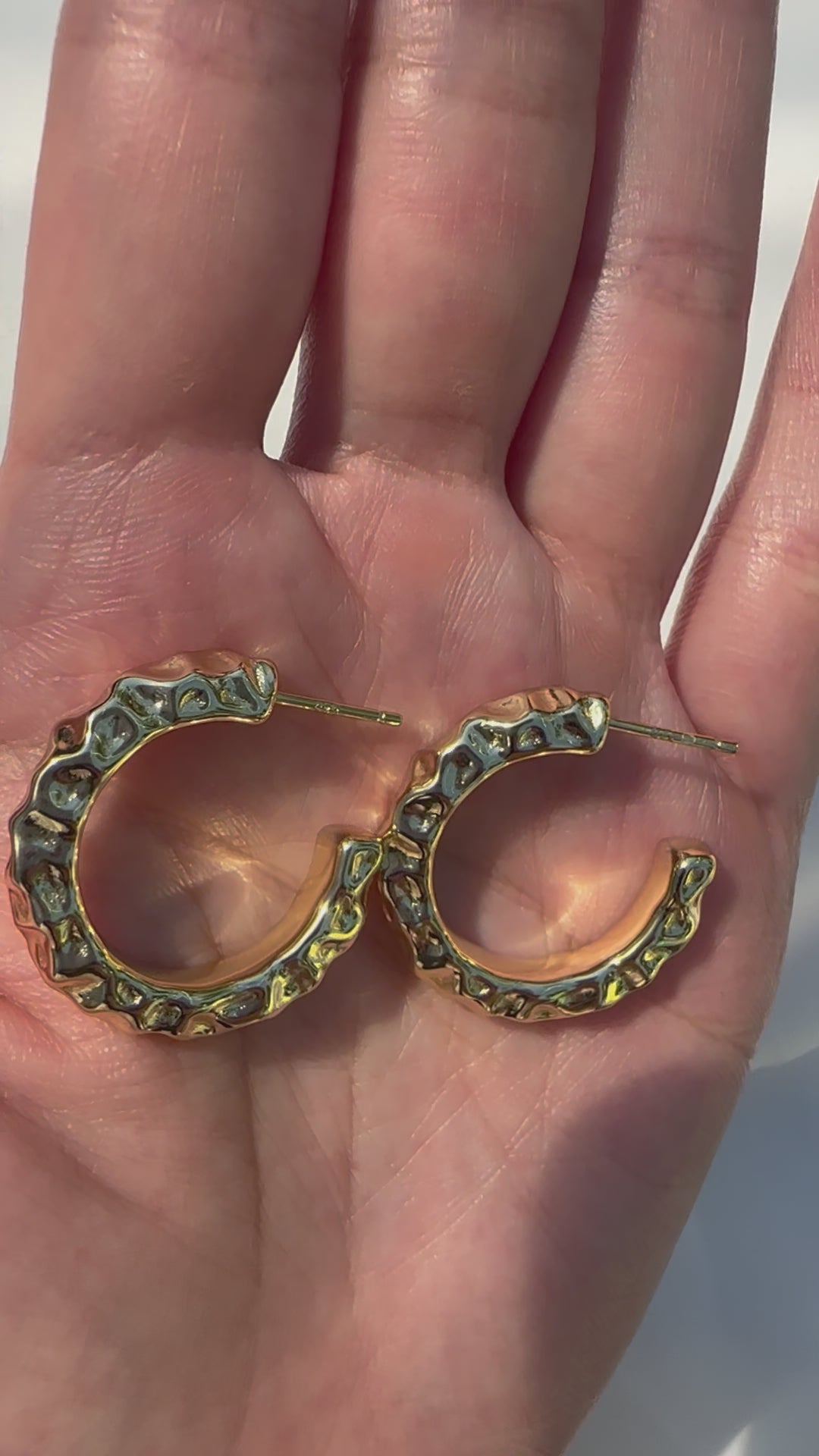 Sculpted Glow Hoop Earrings